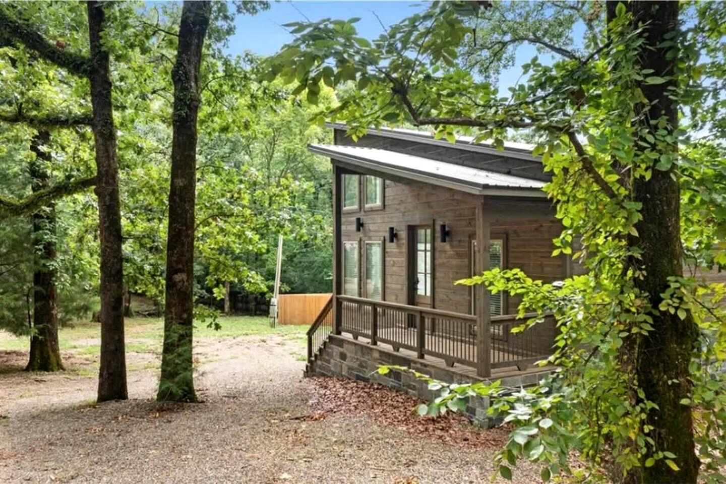 Cozy Cabin with Hot Tub & Fire Pit Near Broken Bow Lake, Broken Bow, OK