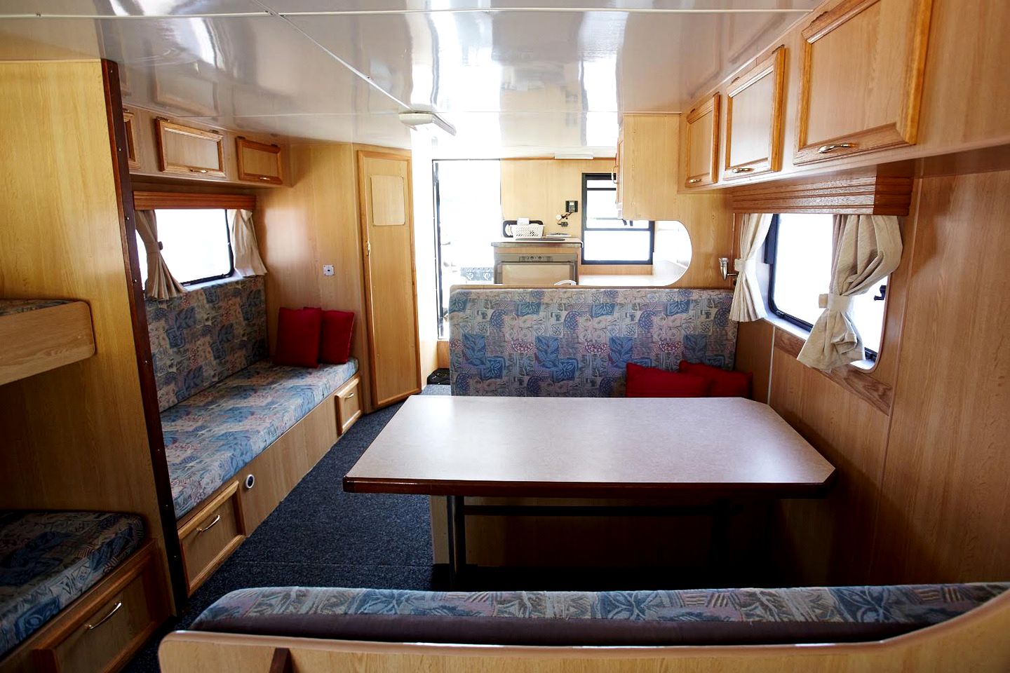 Cozy Houseboat on the Blackwood River in Western Australia
