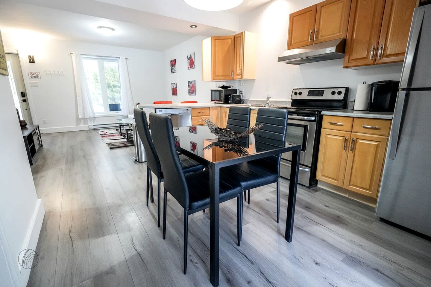 Cozy Lakefront Suite Rental with Perfect for Outdoor Activities in Lac des Plages, Quebec