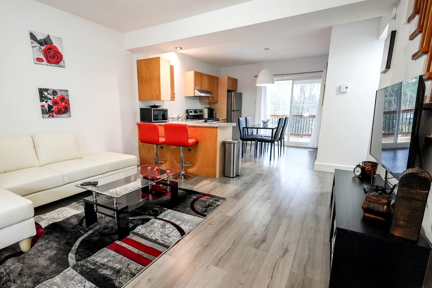 Cozy Lakefront Suite Rental with Perfect for Outdoor Activities in Lac des Plages, Quebec