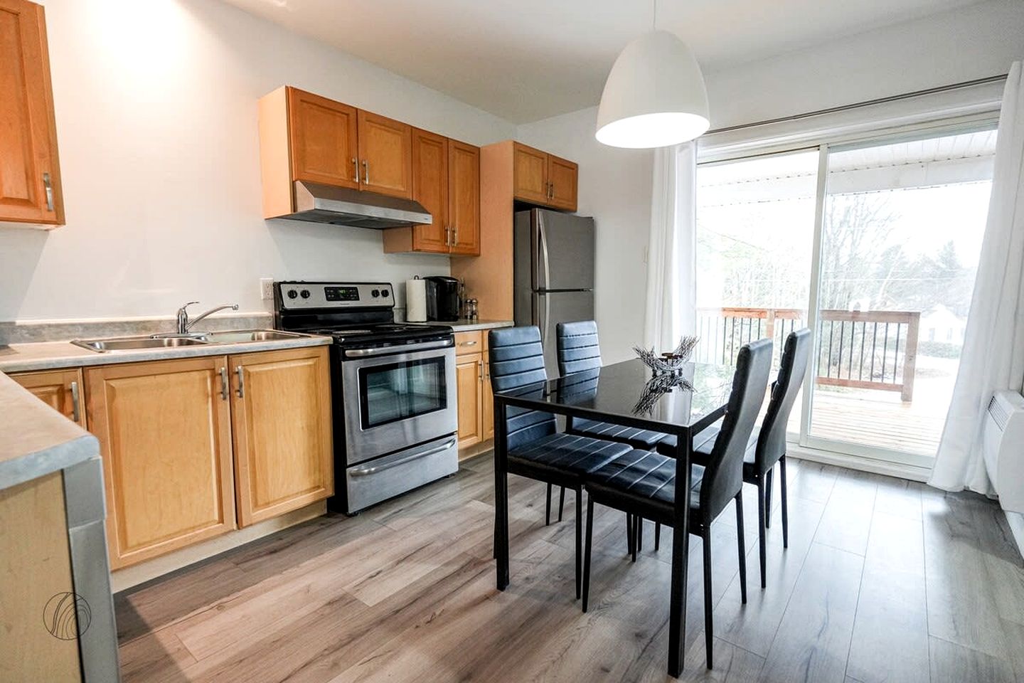 Cozy Lakefront Suite Rental with Perfect for Outdoor Activities in Lac des Plages, Quebec