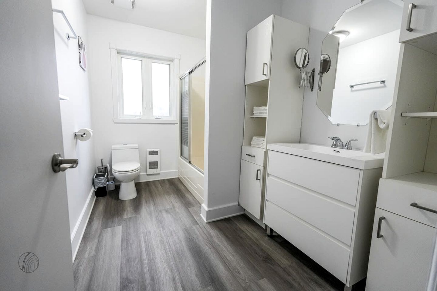 Cozy Lakefront Suite Rental with Perfect for Outdoor Activities in Lac des Plages, Quebec