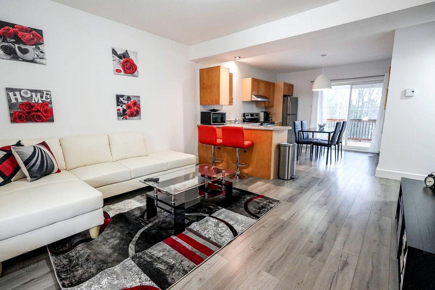 Cozy Lakefront Suite Rental with Perfect for Outdoor Activities in Lac des Plages, Quebec