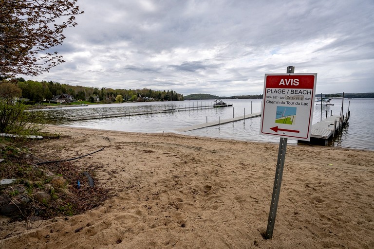 Vacation Rentals (Canada, Lac des Plages, Quebec)