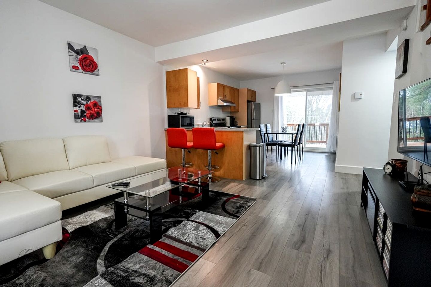 Cozy Lakefront Suite Rental with Perfect for Outdoor Activities in Lac des Plages, Quebec