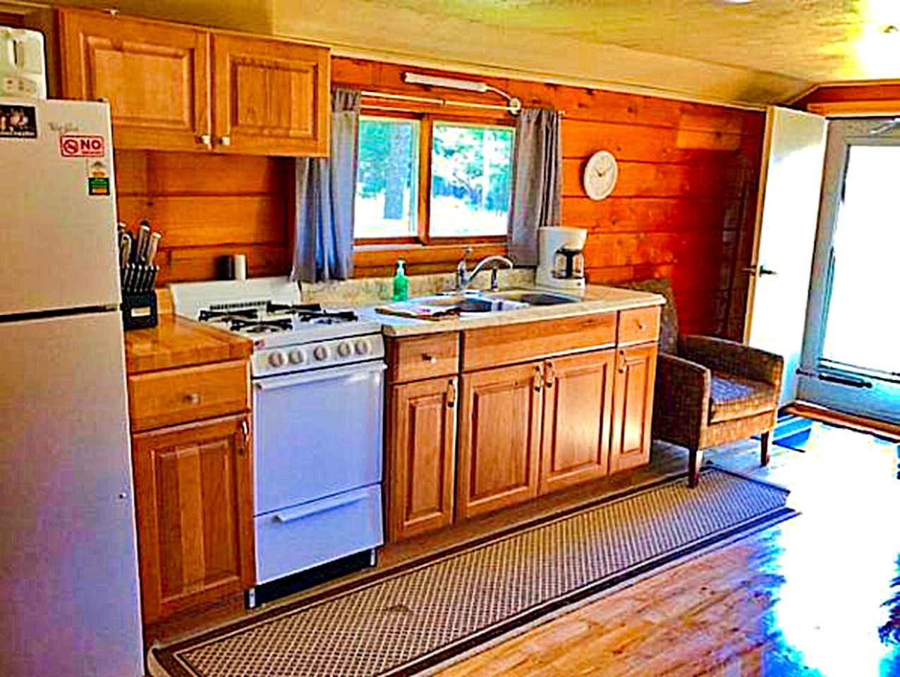 Lakefront Cabin Rentals near Pictured Rocks Lakeshore, Michigan