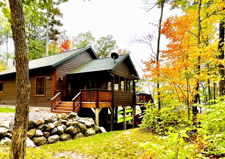 Cabins (United States of America, Stone Lake, Wisconsin)