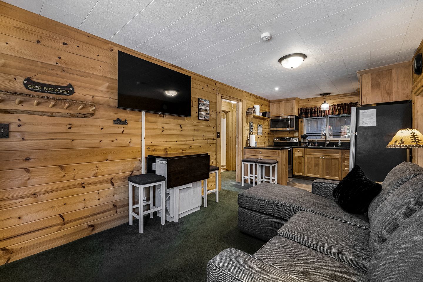 Cozy Lakeside Cabin, Steps from Lake Almanor and Close to Lassen Volcanic National Park in California