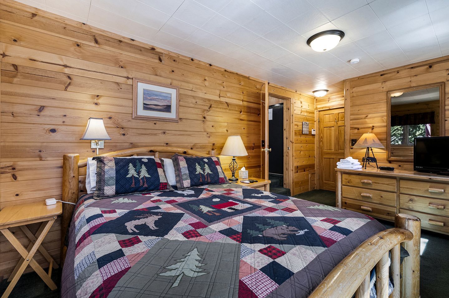 Cozy Lakeside Cabin, Steps from Lake Almanor and Close to Lassen Volcanic National Park in California
