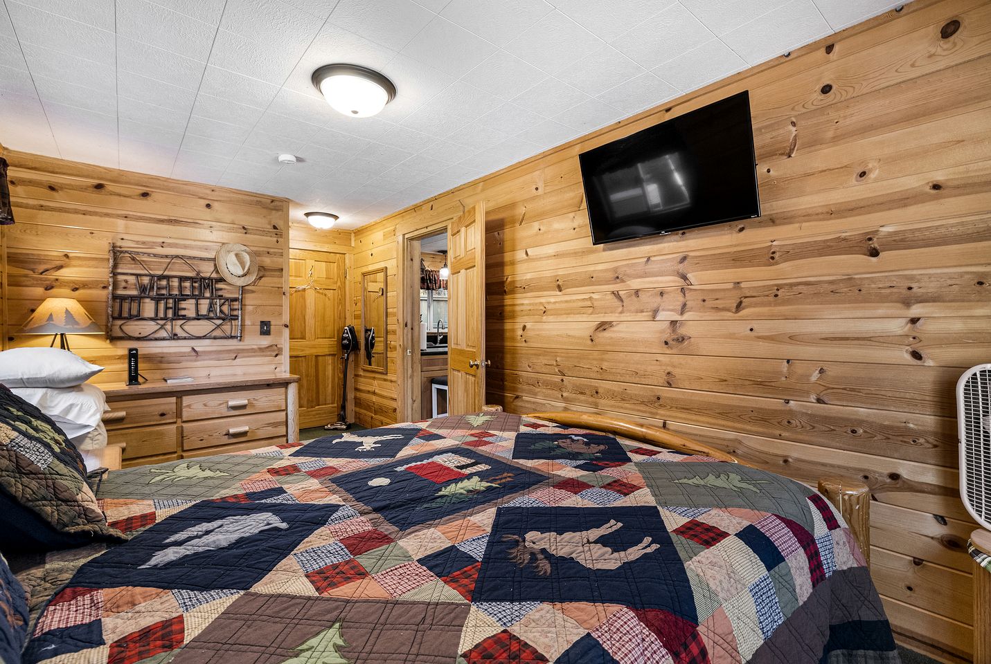 Cozy Lakeside Cabin, Steps from Lake Almanor and Close to Lassen Volcanic National Park in California