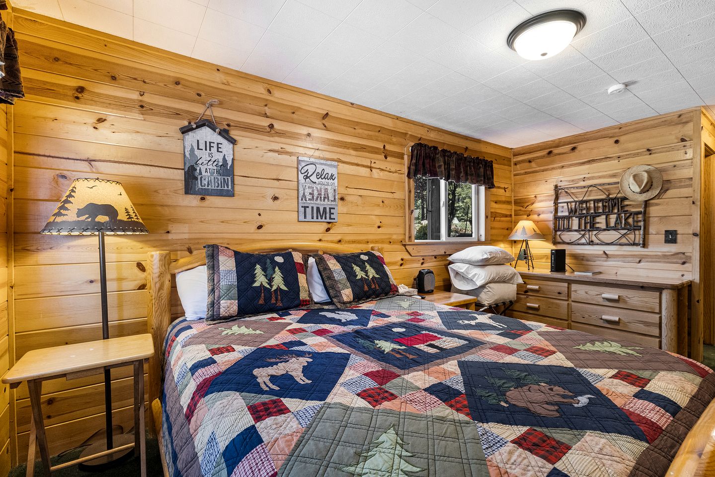 Cozy Lakeside Cabin, Steps from Lake Almanor and Close to Lassen Volcanic National Park in California
