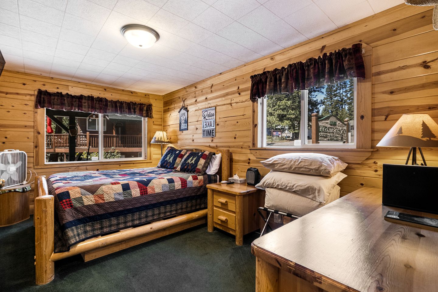 Cozy Lakeside Cabin, Steps from Lake Almanor and Close to Lassen Volcanic National Park in California