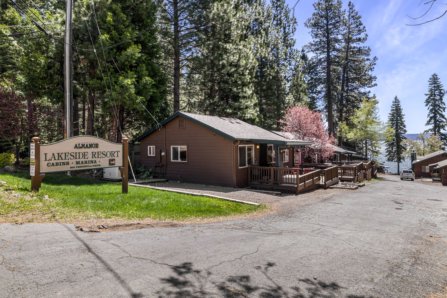 Cozy Lakeside Cabin, Steps from Lake Almanor and Close to Lassen Volcanic National Park in California