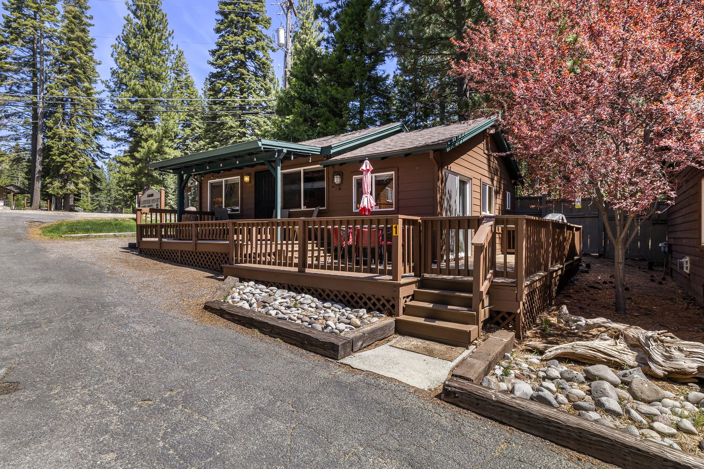 Cozy Lakeside Cabin, Steps from Lake Almanor and Close to Lassen Volcanic National Park in California