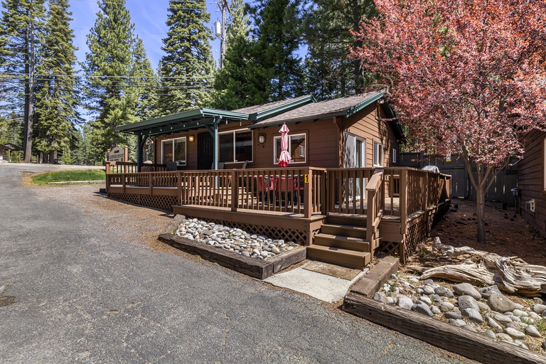 Cabins (United States of America, Lake Almanor, California)
