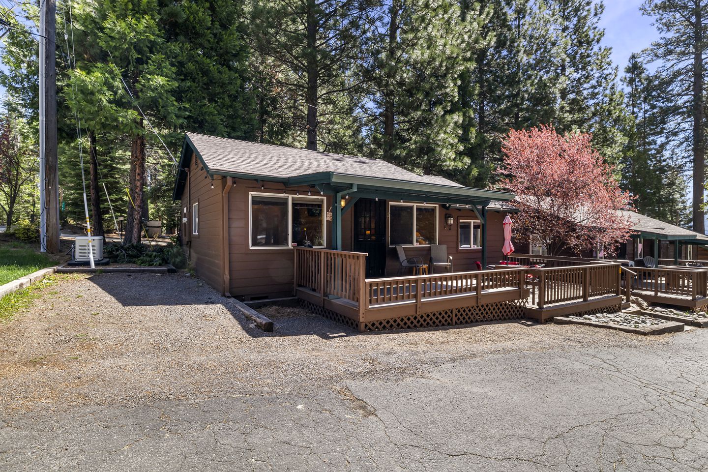 Cozy Lakeside Cabin, Steps from Lake Almanor and Close to Lassen Volcanic National Park in California