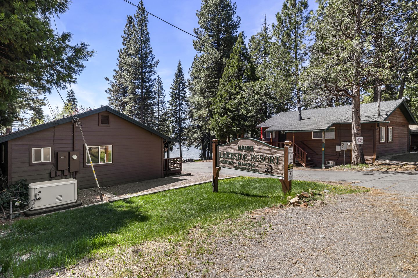 Cozy Lakeside Cabin, Steps from Lake Almanor and Close to Lassen Volcanic National Park in California