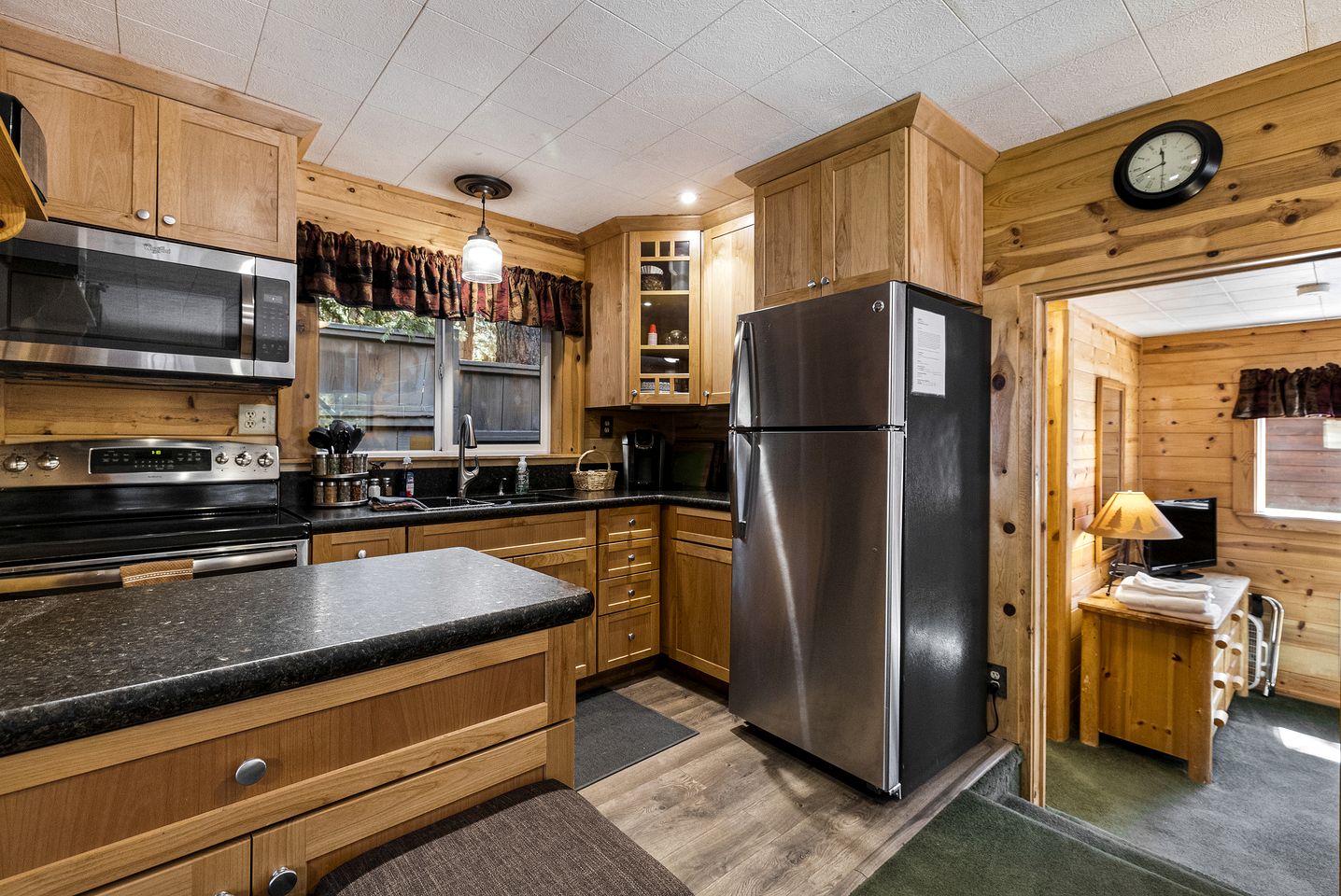 Cozy Lakeside Cabin, Steps from Lake Almanor and Close to Lassen Volcanic National Park in California