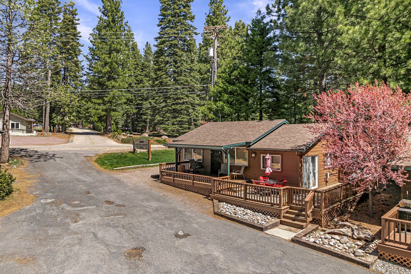 Cozy Lakeside Cabin, Steps from Lake Almanor and Close to Lassen Volcanic National Park in California