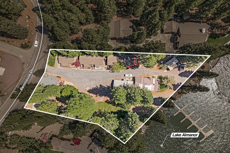 Cabins (United States of America, Lake Almanor, California)