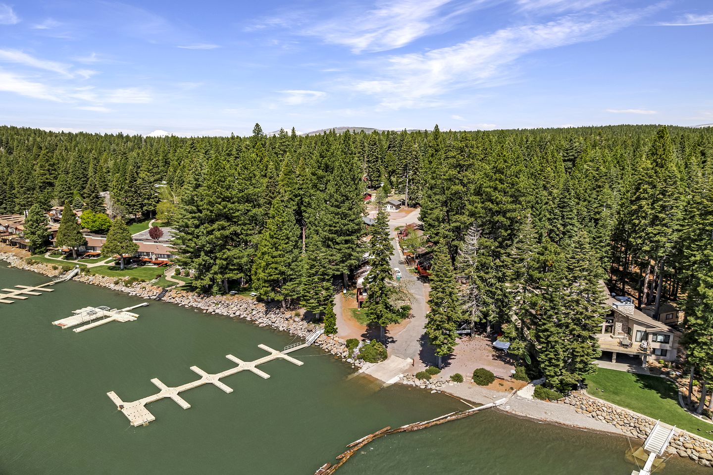Cozy Lakeside Cabin, Steps from Lake Almanor and Close to Lassen Volcanic National Park in California