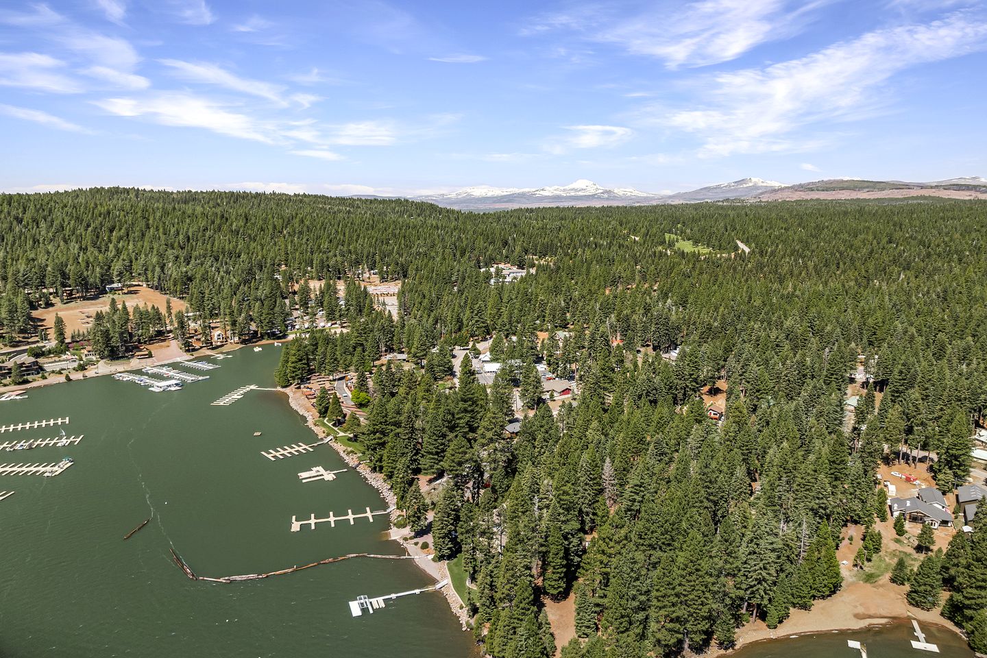 Cozy Lakeside Cabin, Steps from Lake Almanor and Close to Lassen Volcanic National Park in California