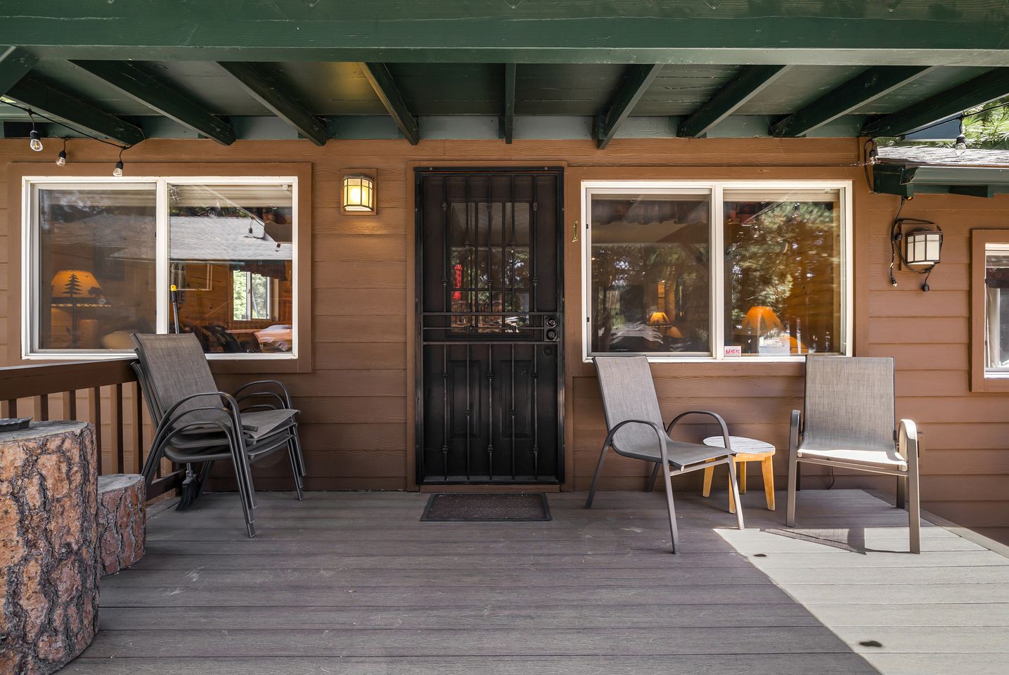Cozy Lakeside Cabin, Steps from Lake Almanor and Close to Lassen Volcanic National Park in California