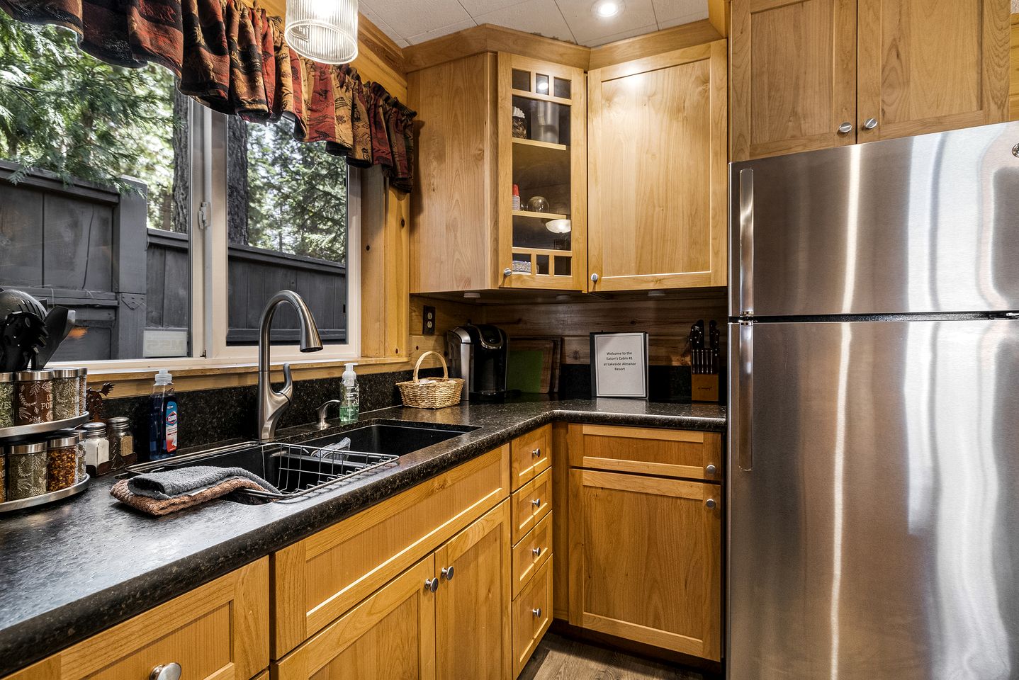 Cozy Lakeside Cabin, Steps from Lake Almanor and Close to Lassen Volcanic National Park in California