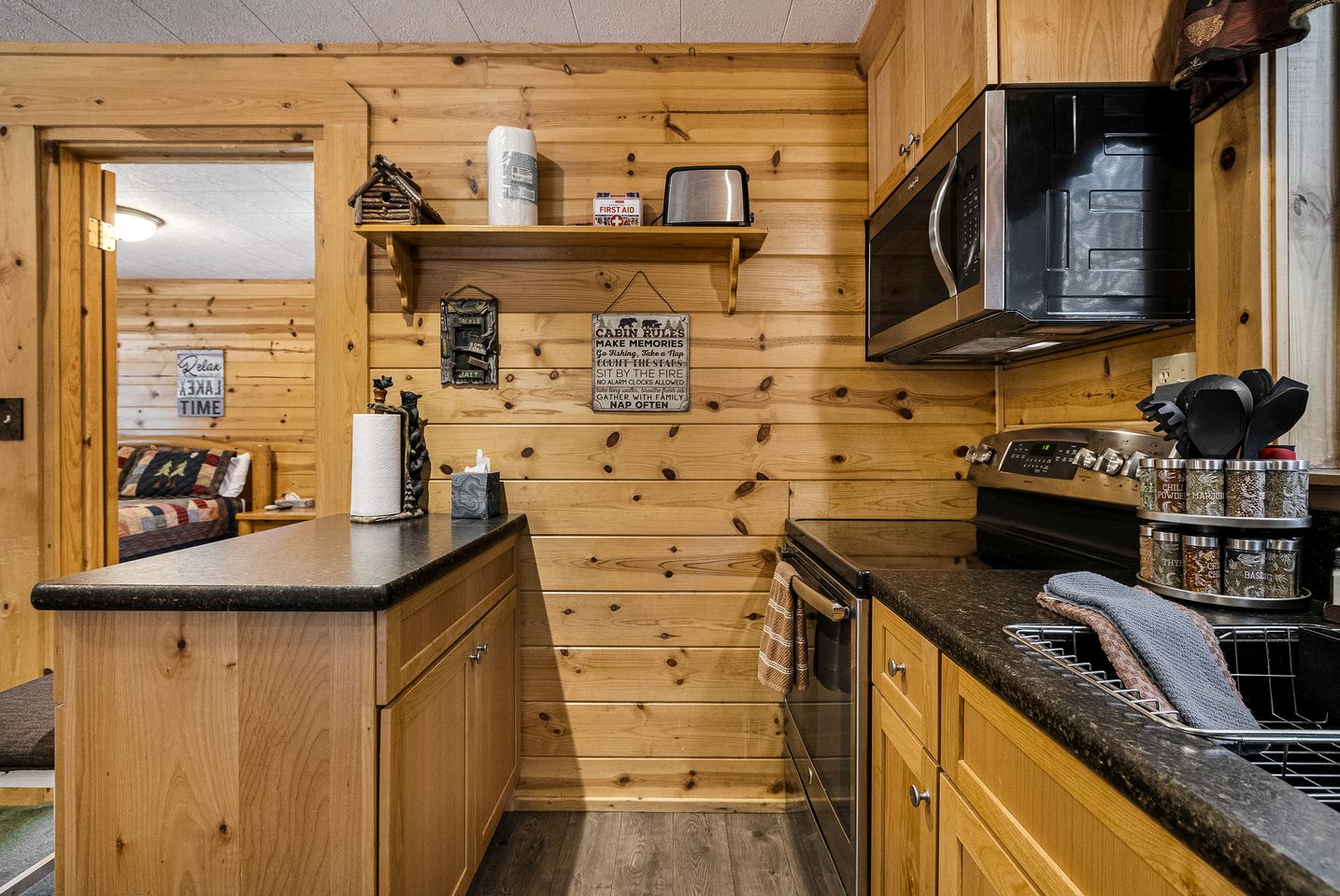 Cozy Lakeside Cabin, Steps from Lake Almanor and Close to Lassen Volcanic National Park in California