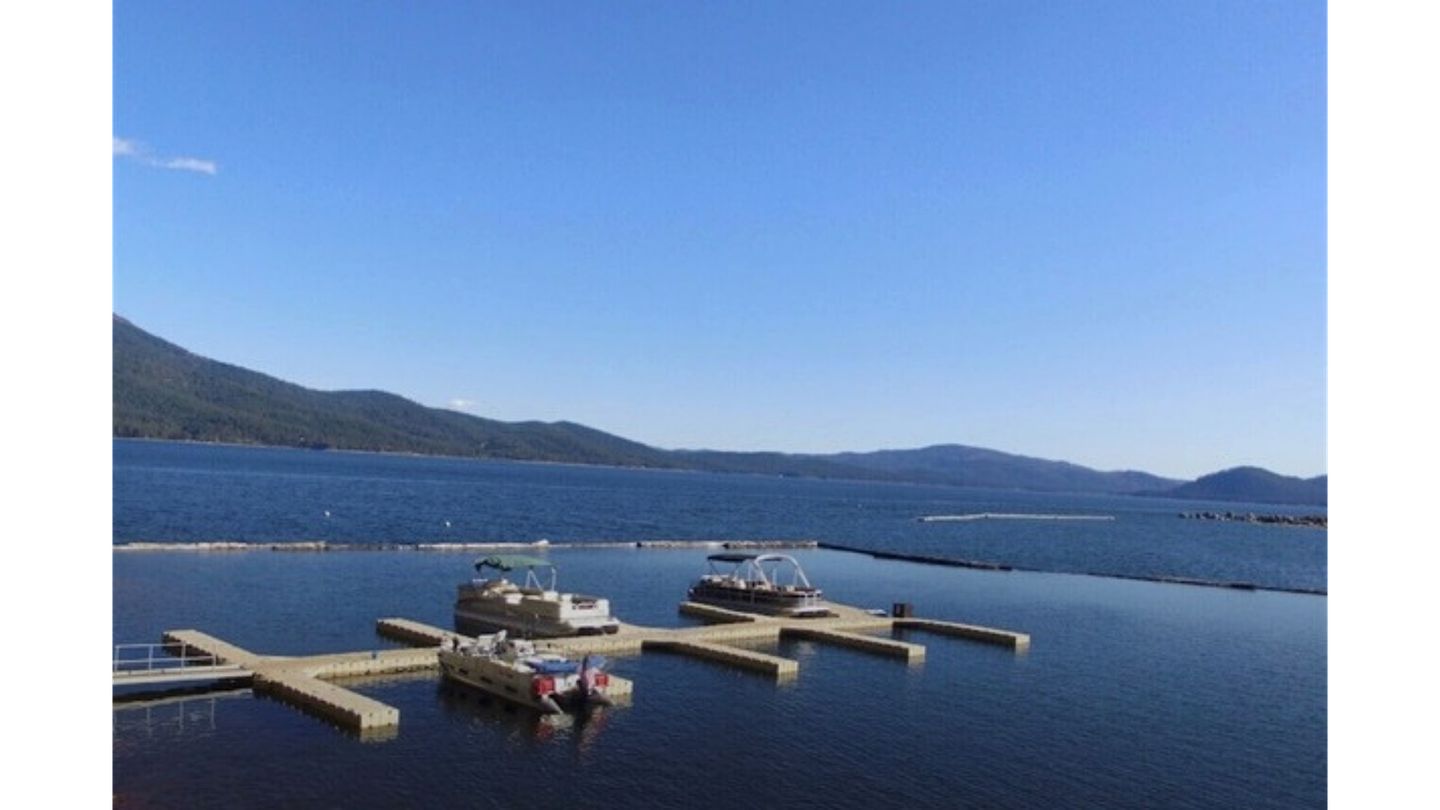 Cozy Lakeside Cabin, Steps from Lake Almanor and Close to Lassen Volcanic National Park in California