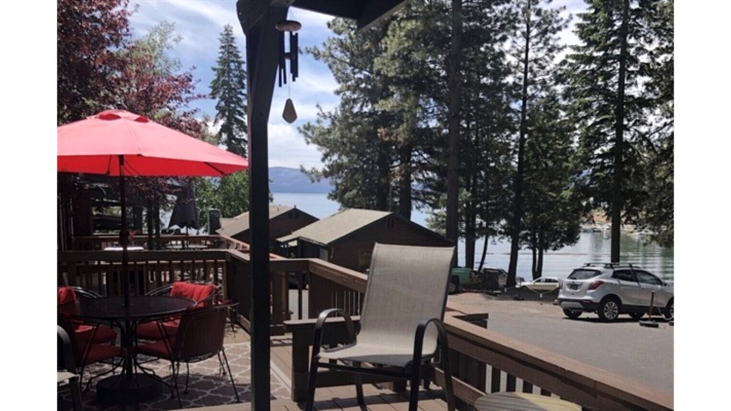 Cozy Lakeside Cabin, Steps from Lake Almanor and Close to Lassen Volcanic National Park in California