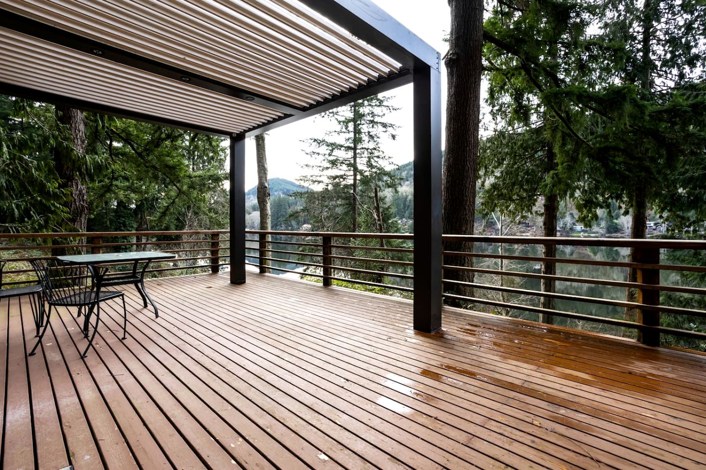 Tranquil Waterfront Cabin on Cain Lake for a Cozy Glamping Getaway in Sedro-Woolley, WA