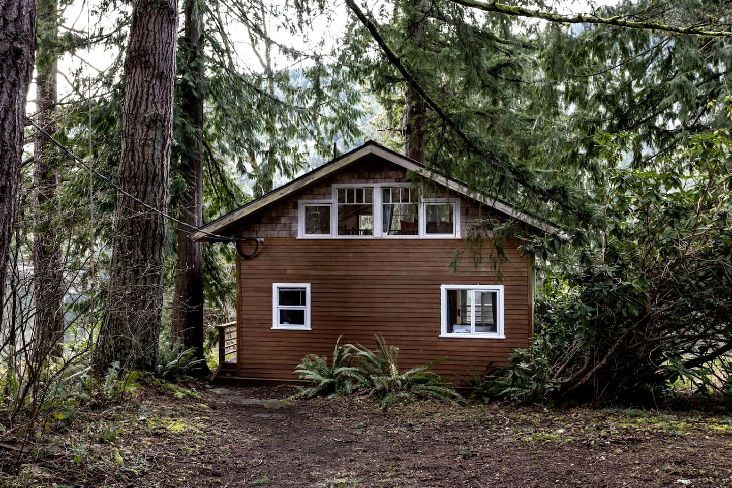 Tranquil Waterfront Cabin on Cain Lake for a Cozy Glamping Getaway in Sedro-Woolley, WA