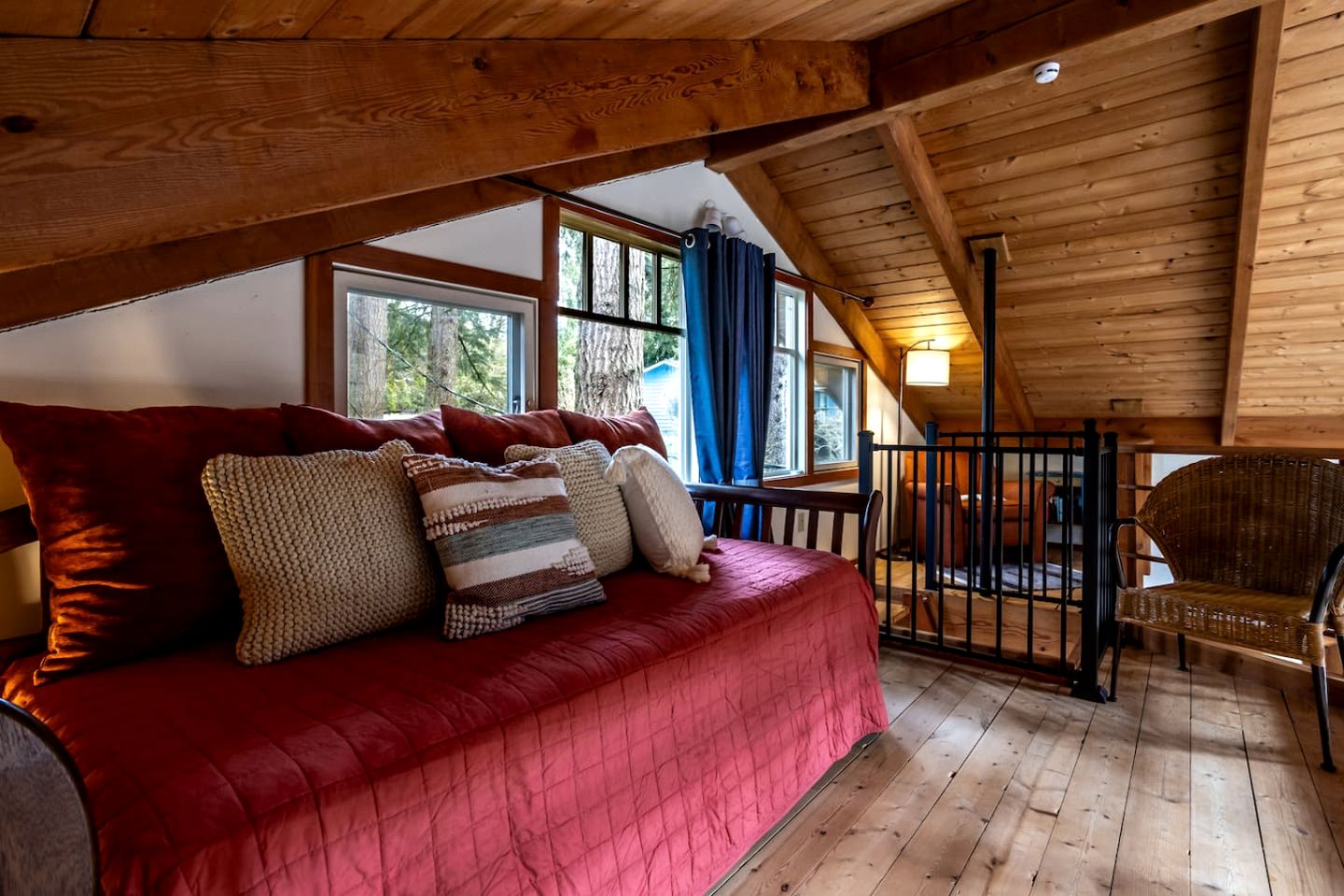 Tranquil Waterfront Cabin on Cain Lake for a Cozy Glamping Getaway in Sedro-Woolley, WA