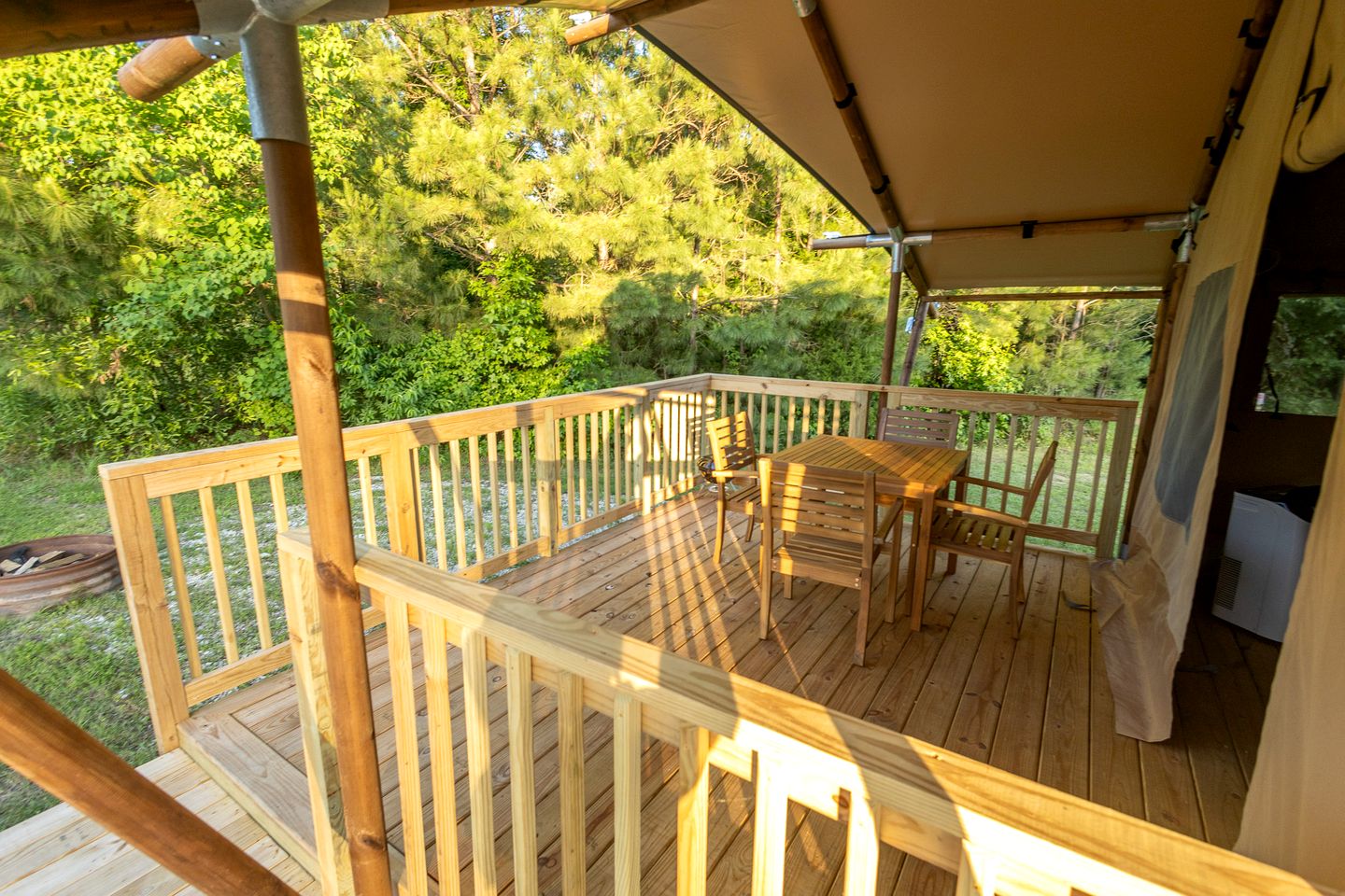 Cozy Lakeside Safari Tent on a Fantastic Resort for an Unforgettable Family Glamping Adventure in Onalaska, Texas
