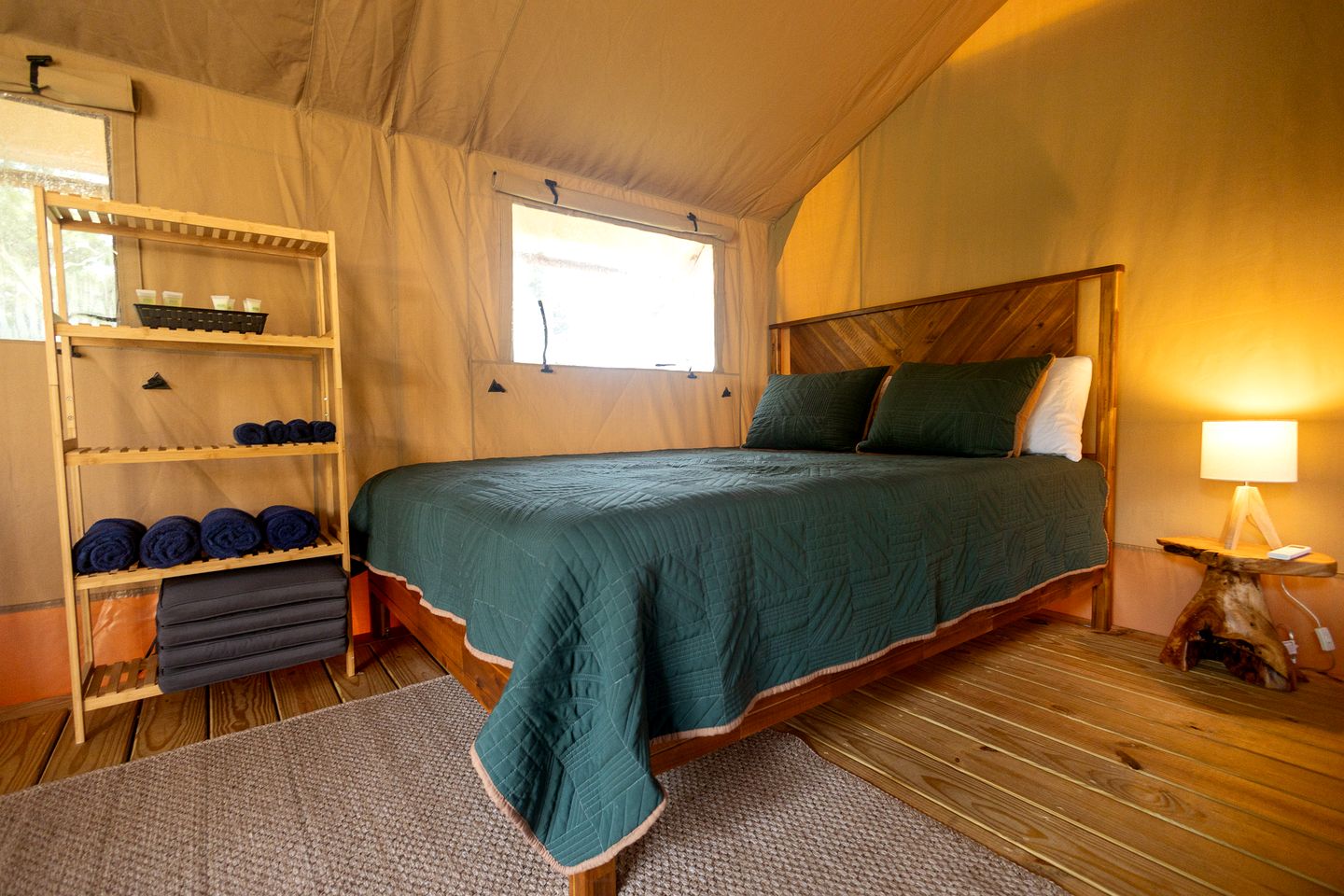 Cozy Lakeside Safari Tent on a Fantastic Resort for an Unforgettable Family Glamping Adventure in Onalaska, Texas