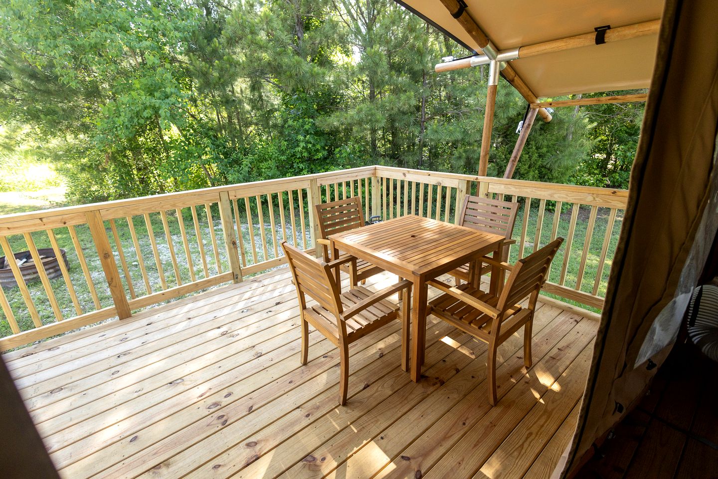 Cozy Lakeside Safari Tent on a Fantastic Resort for an Unforgettable Family Glamping Adventure in Onalaska, Texas