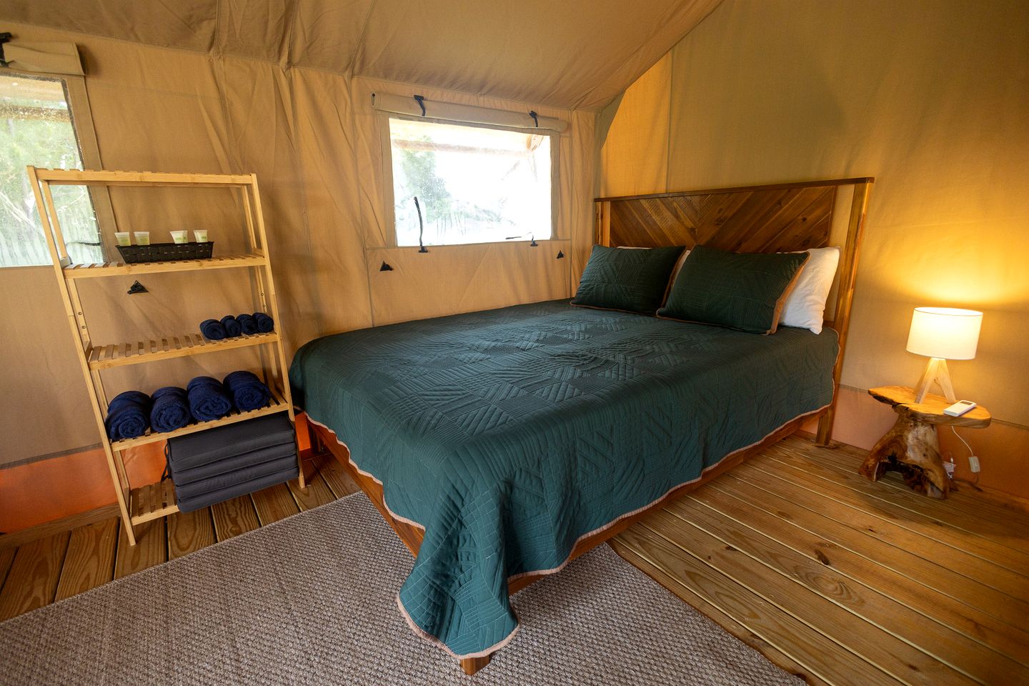 Cozy Lakeside Safari Tent on a Fantastic Resort for an Unforgettable Family Glamping Adventure in Onalaska, Texas