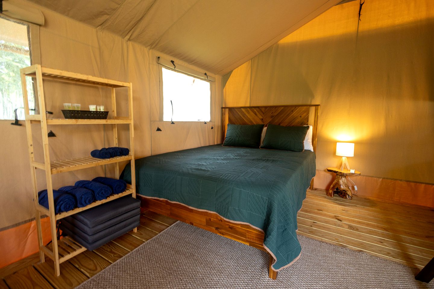 Cozy Lakeside Safari Tent on a Fantastic Resort for an Unforgettable Family Glamping Adventure in Onalaska, Texas