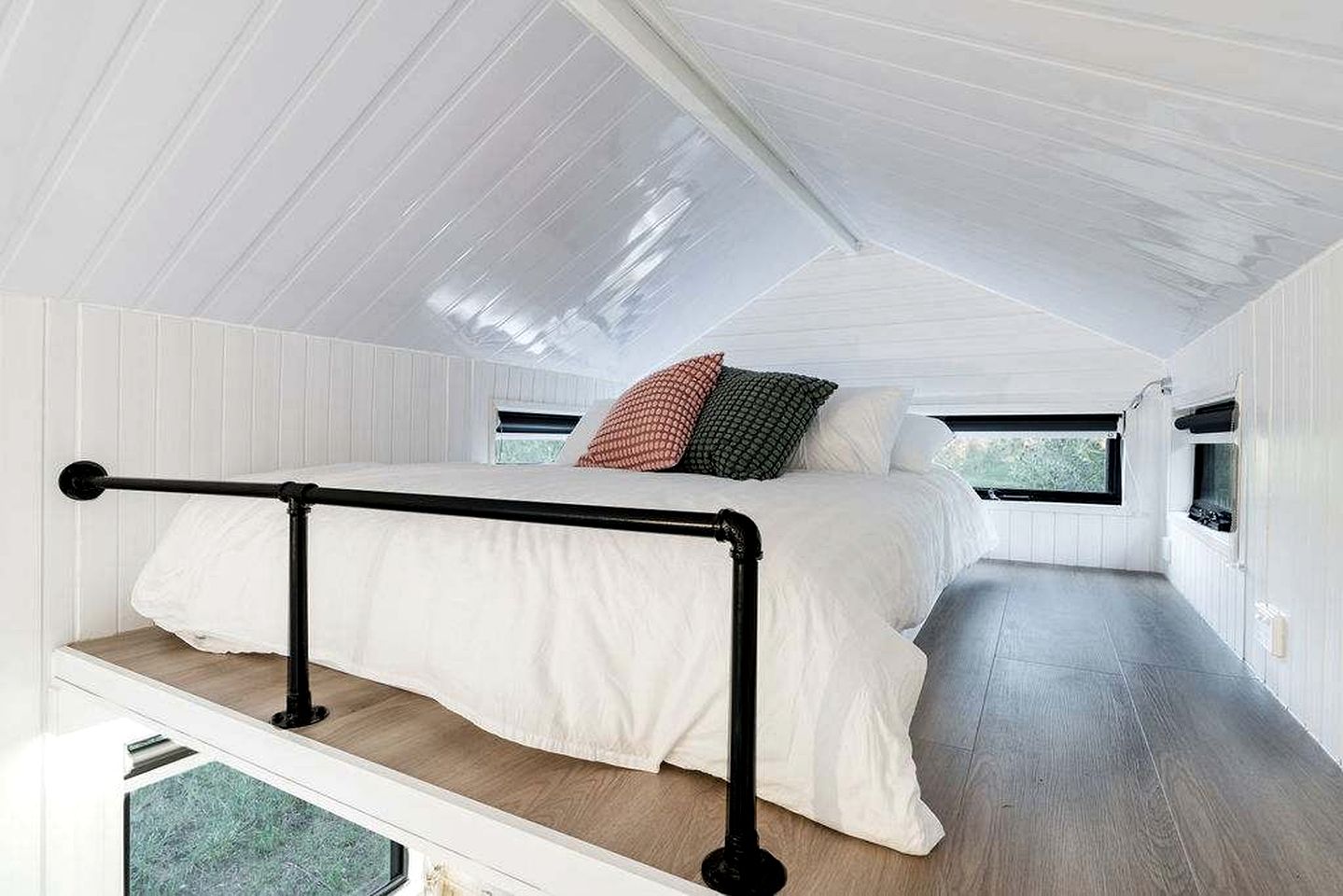 Cozy Living in Lake Boga: Tiny House Paradise with Farm Animal Companions