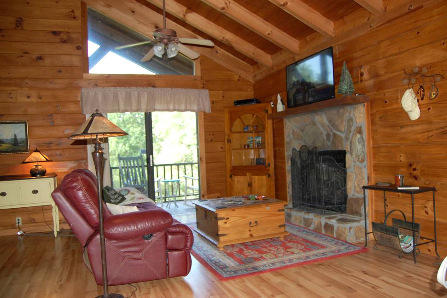 Cozy Log Cabin Getaway in the Woodlands near the Appalachian Trail in Georgia