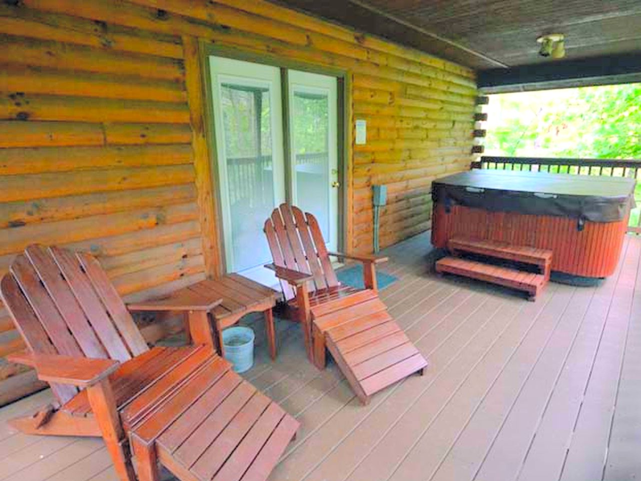 Cozy Log Cabin near Hocking Hills State Park, Ohio