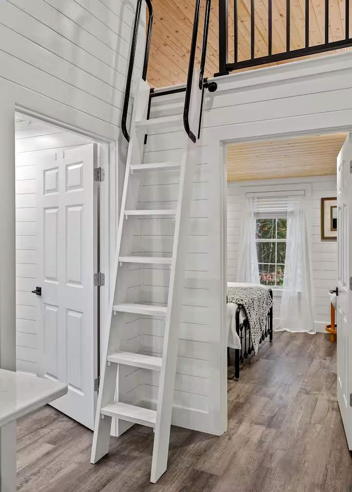 Charming Modern Cabin with Fire Pit & Mountain Views near Shenandoah National Park, Luray VA