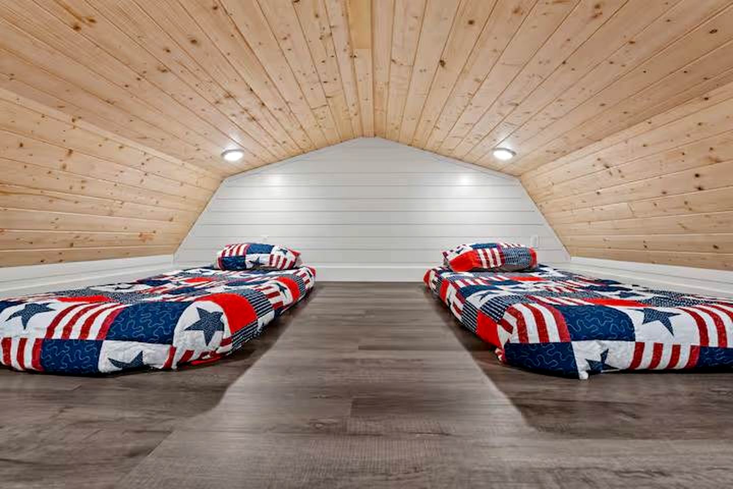 Charming Modern Cabin with Fire Pit & Mountain Views near Shenandoah National Park, Luray VA