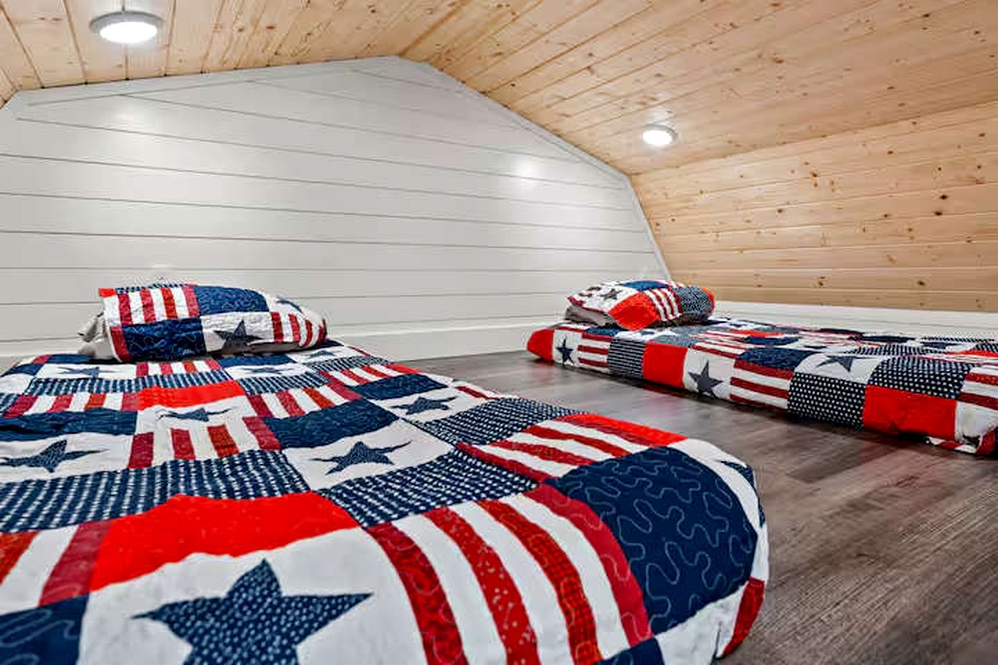 Charming Modern Cabin with Fire Pit & Mountain Views near Shenandoah National Park, Luray VA