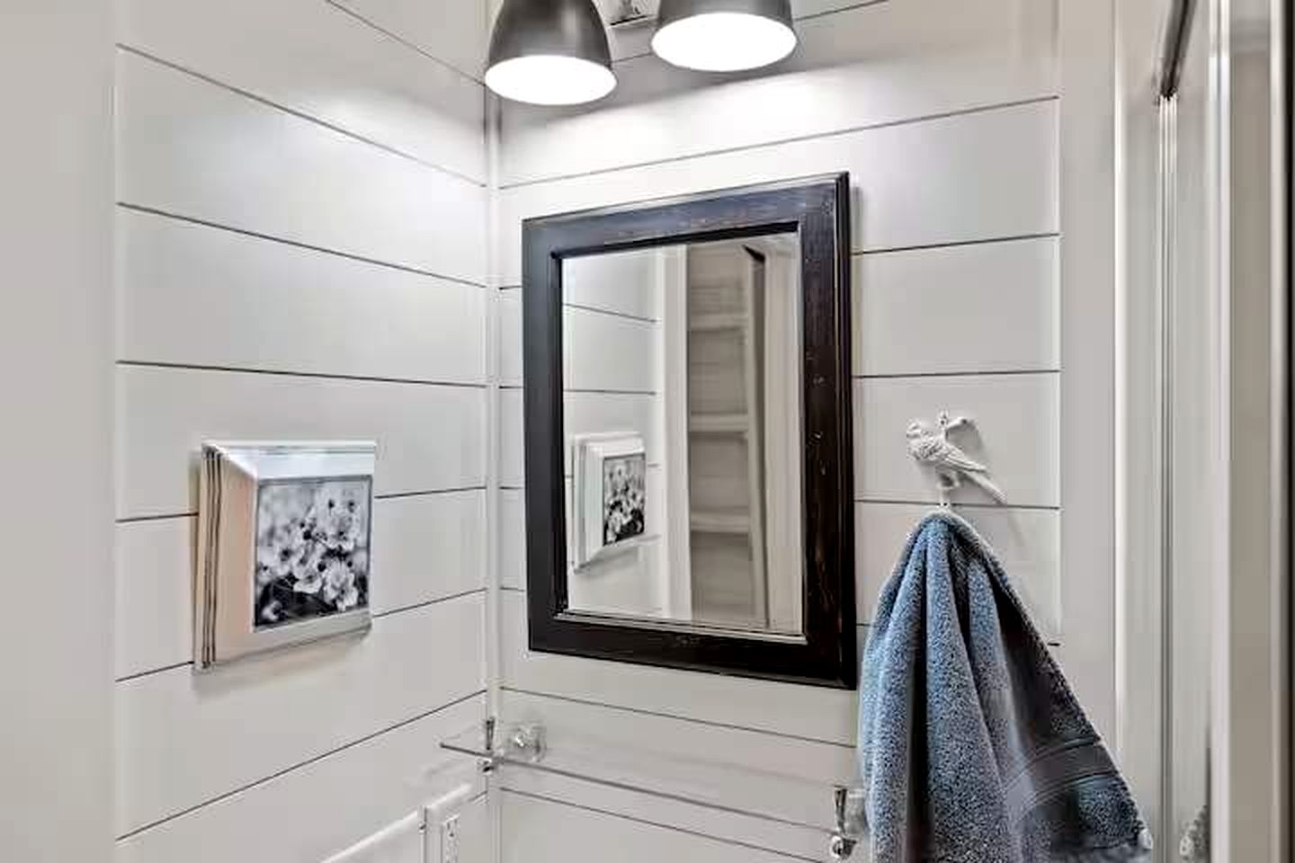 Charming Modern Cabin with Fire Pit & Mountain Views near Shenandoah National Park, Luray VA