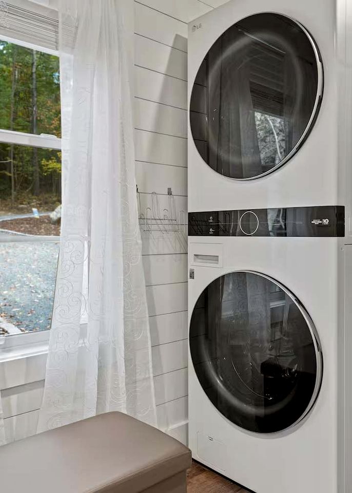 Charming Modern Cabin with Fire Pit & Mountain Views near Shenandoah National Park, Luray VA