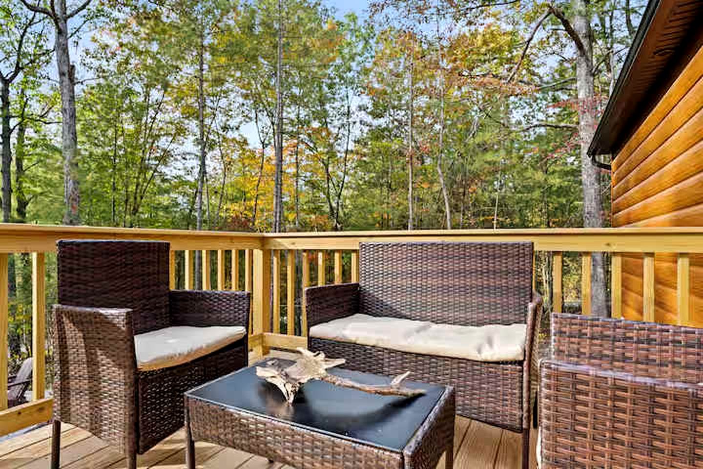Charming Modern Cabin with Fire Pit & Mountain Views near Shenandoah National Park, Luray VA