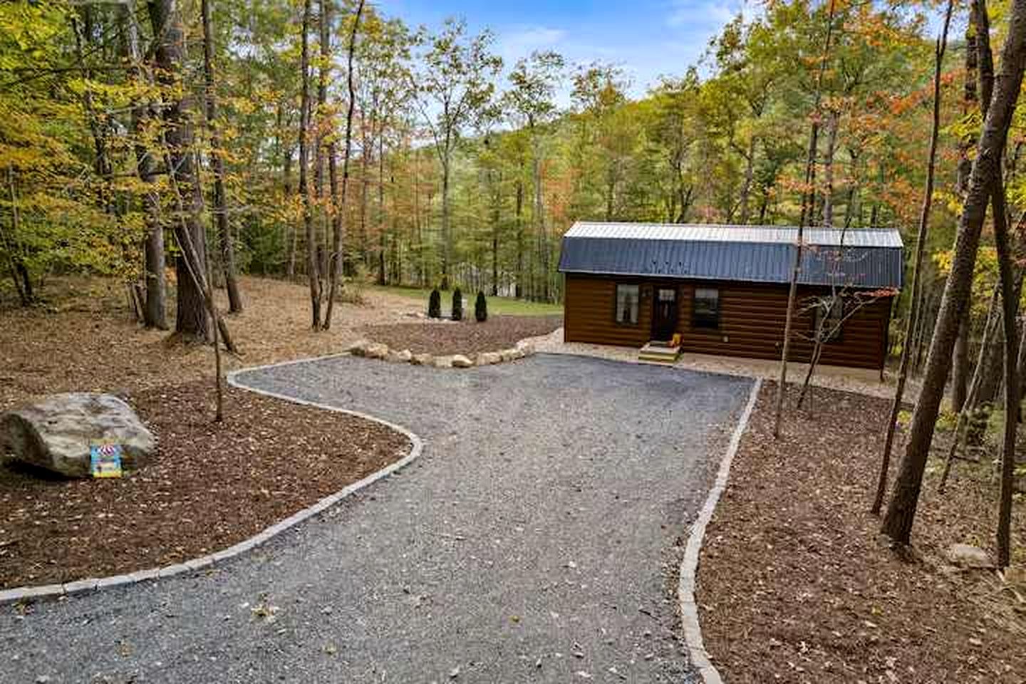 Charming Modern Cabin with Fire Pit & Mountain Views near Shenandoah National Park, Luray VA