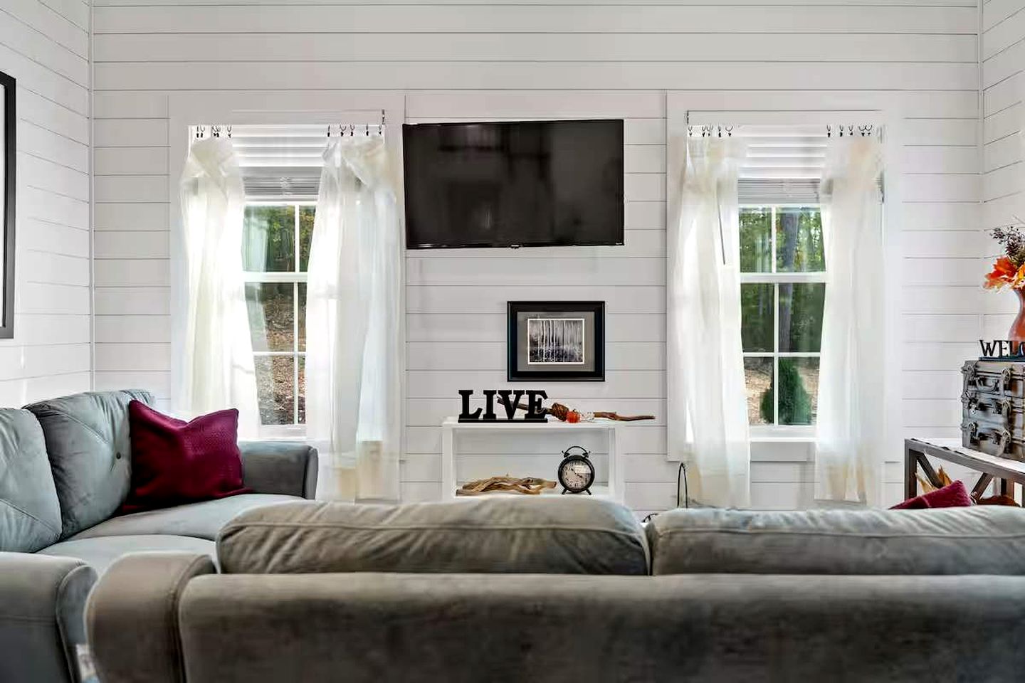 Charming Modern Cabin with Fire Pit & Mountain Views near Shenandoah National Park, Luray VA